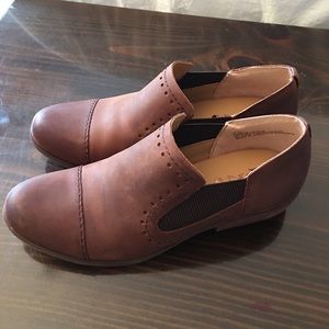 NEW KORKS Brown Leather Bootie Shoes Slip On 7.5 M